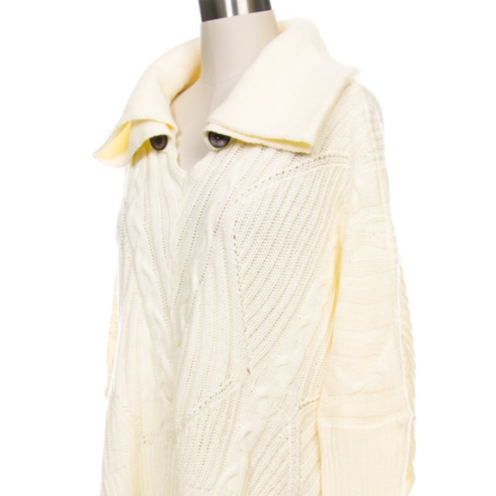 Collared Ivory Sweater - Picture 3 of 4